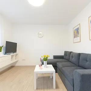 Break Apartment Split