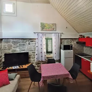 Gloria - Old Center Apartment Split